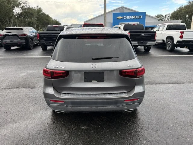 Used 2022 Gray Mercedes-Benz 4MATIC® image 4