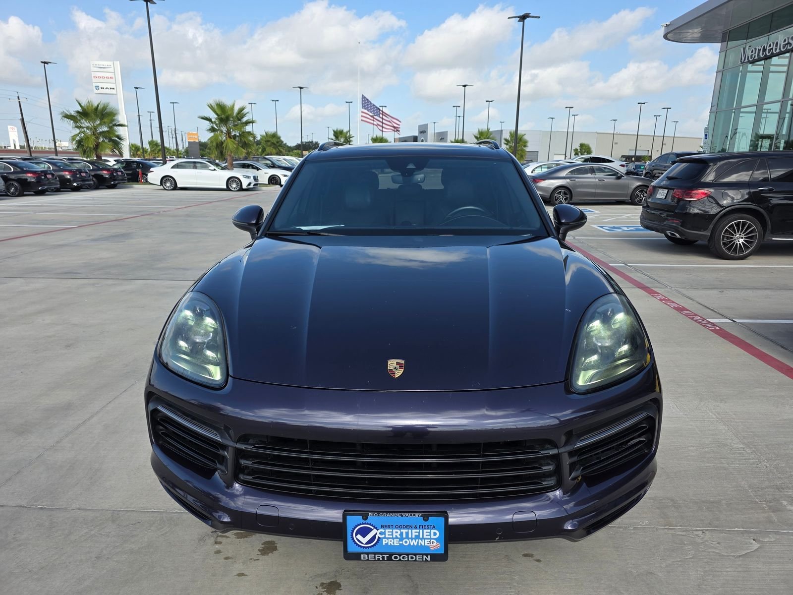 Used 2019  Porsche Base image 2