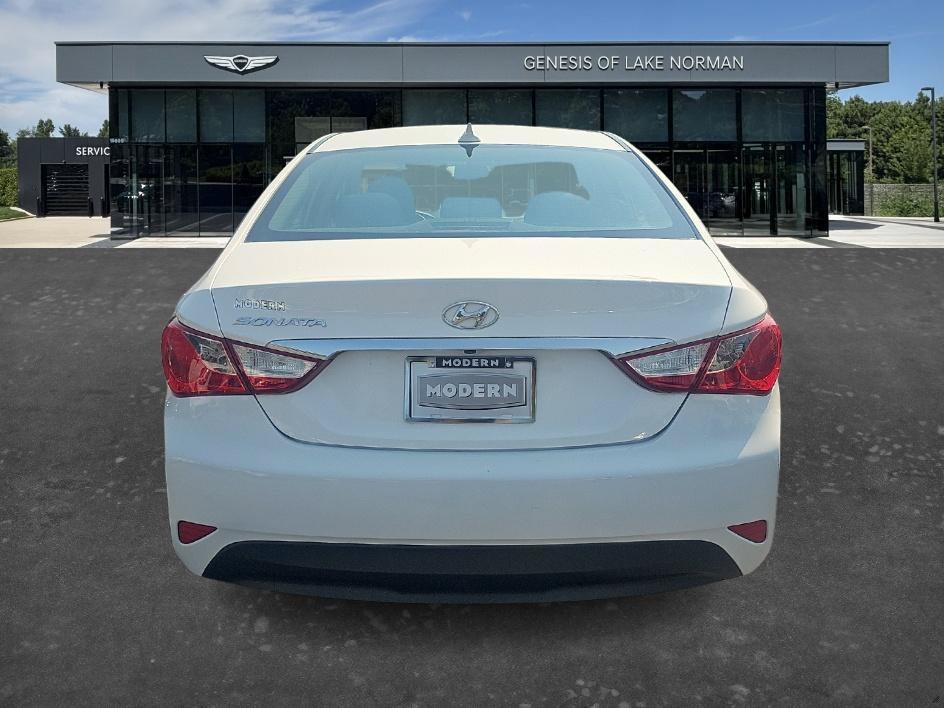 Used 2014 Pearl White Hyundai GLS image 8