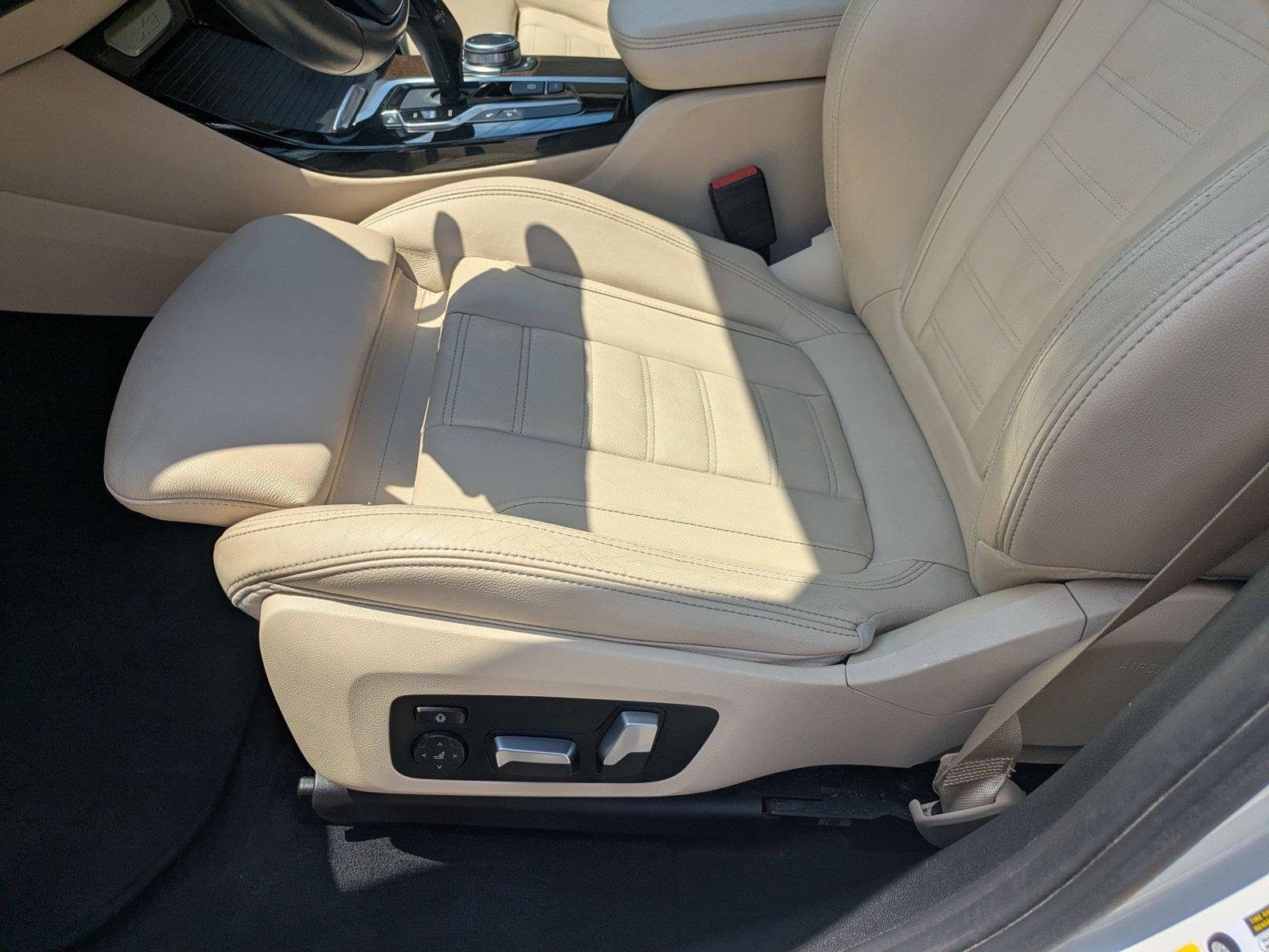 Used 2020 Alpine White BMW sDrive30i image 14