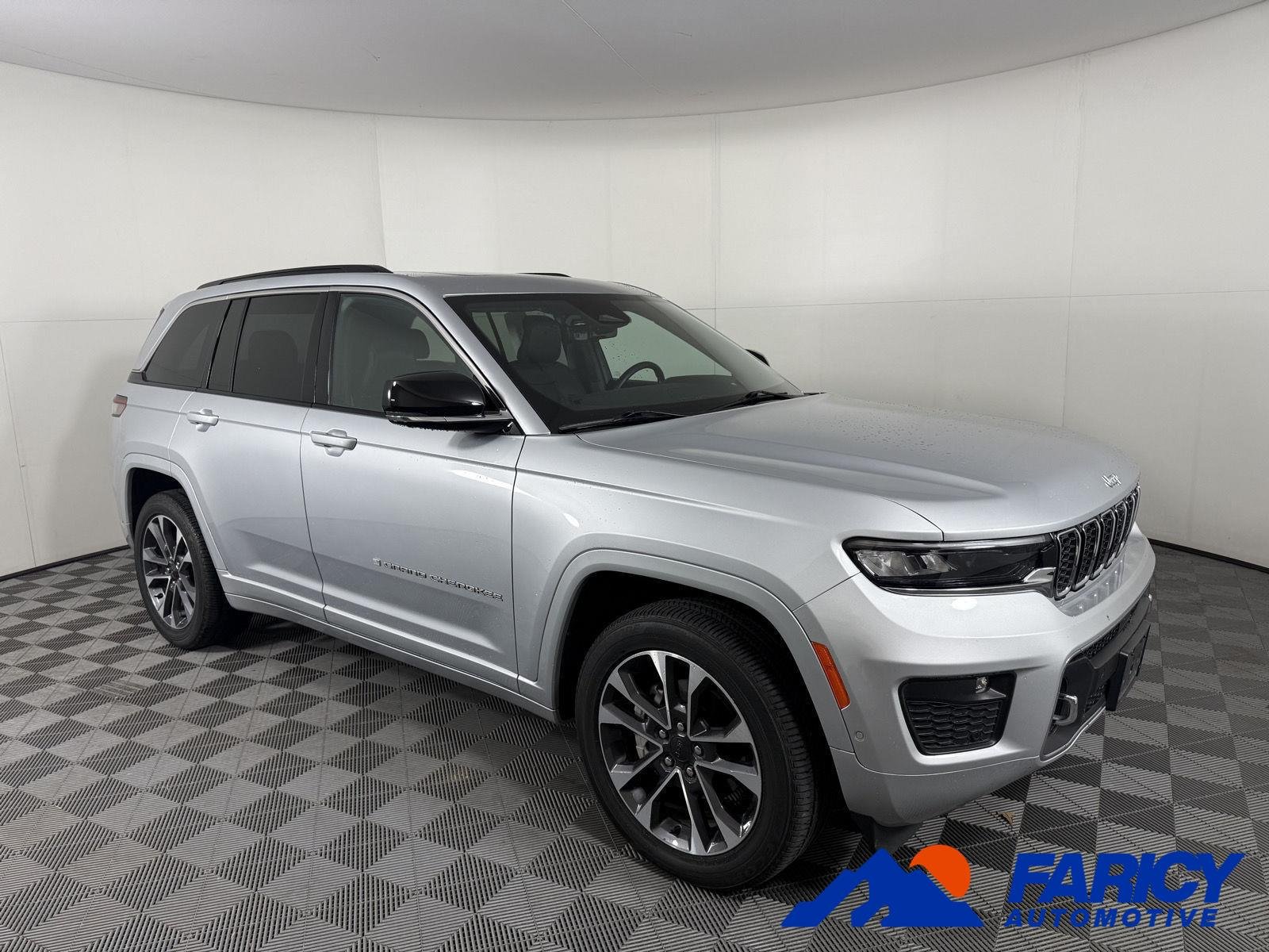 2025 Jeep Grand Cherokee Overland 4x4's photo