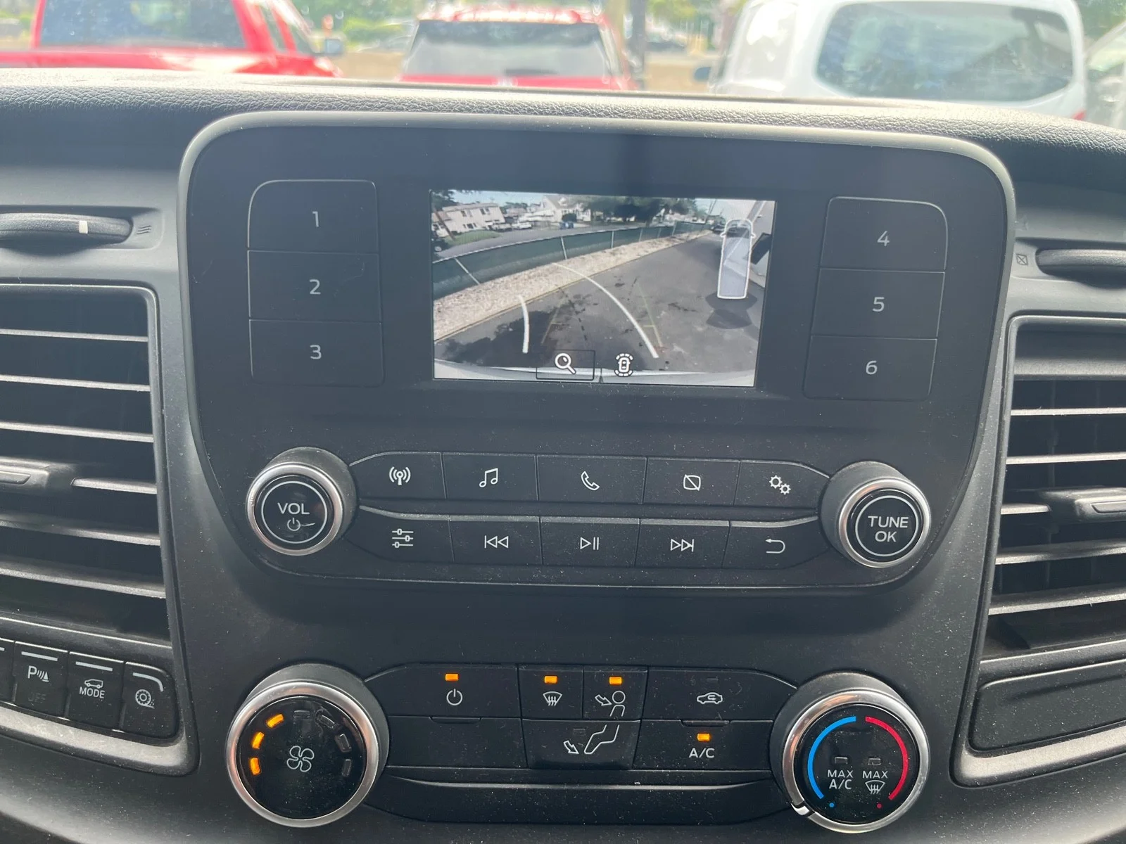 Used 2020 Oxford White Ford T250 MED ROOF image 10