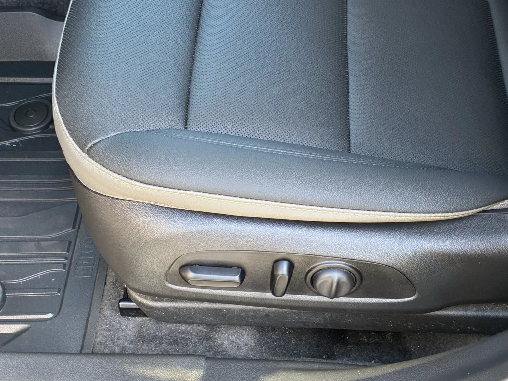 Used 2025 Mosaic Black Metallic Chevrolet ACTIV image 18