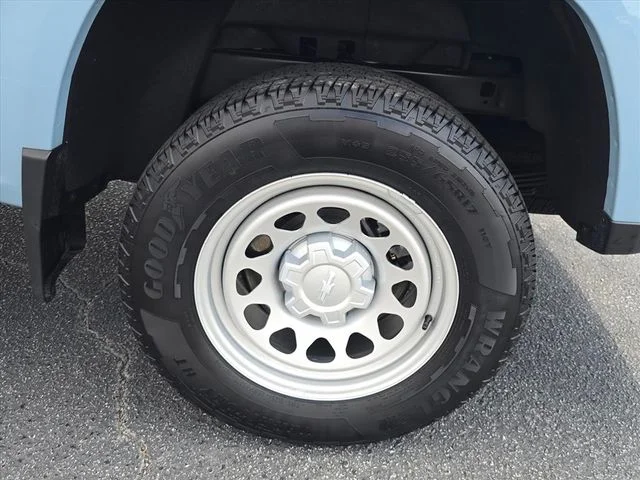 Certified Used 2025  Chevrolet Work Truck image 34