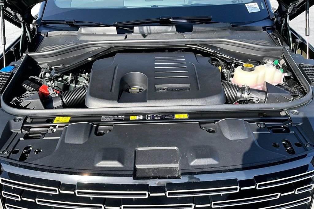 New 2026 BELGRAVIA GREEN Land Rover SE 7 Seats image 13