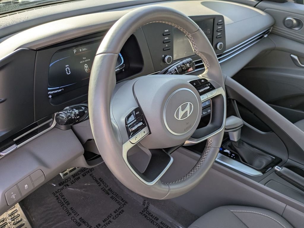 2025 Hyundai Elantra SEL - Photo 16