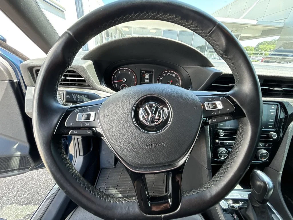 Used 2021 Blue Volkswagen 2.0T R-Line image 11