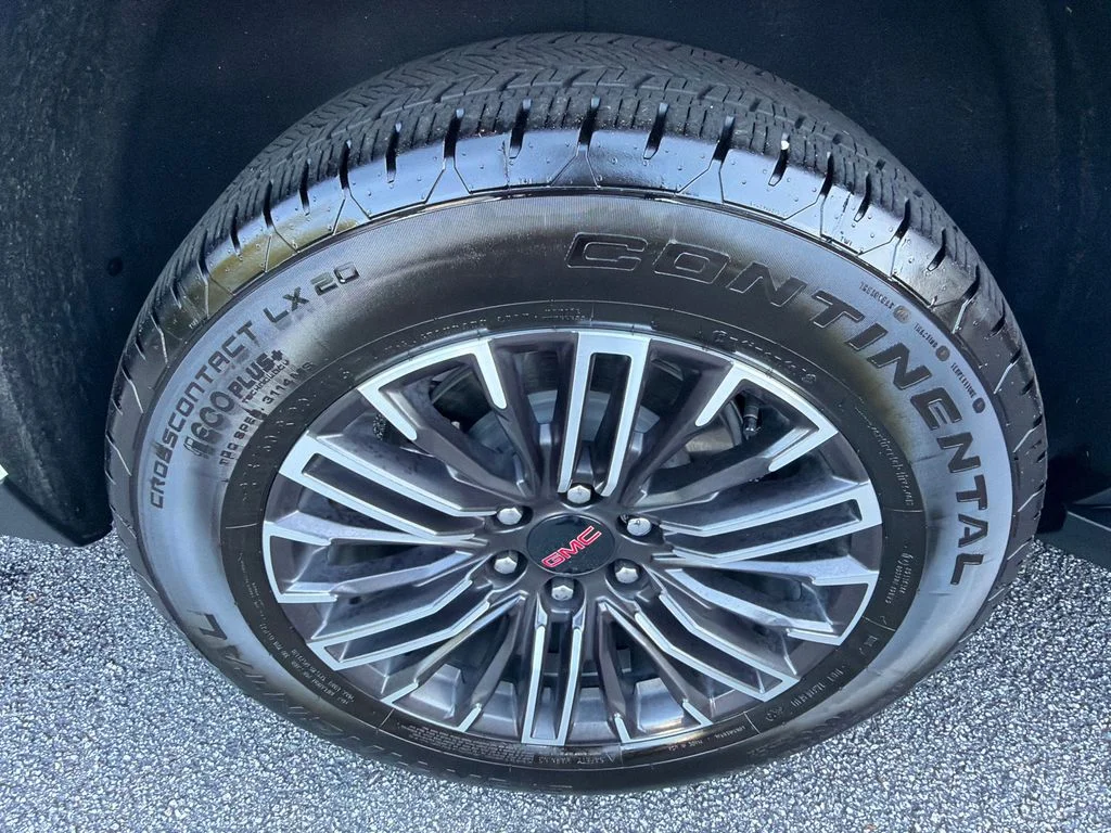 Used 2025 White GMC Elevation image 17