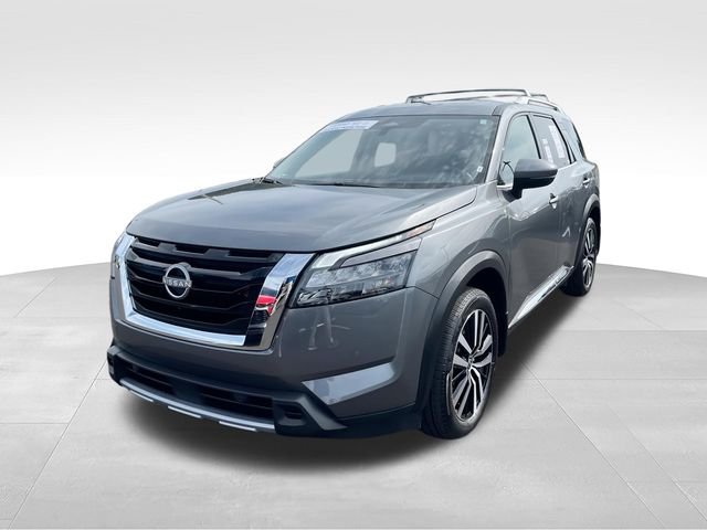 Used 2025 Gray Nissan Platinum image 4