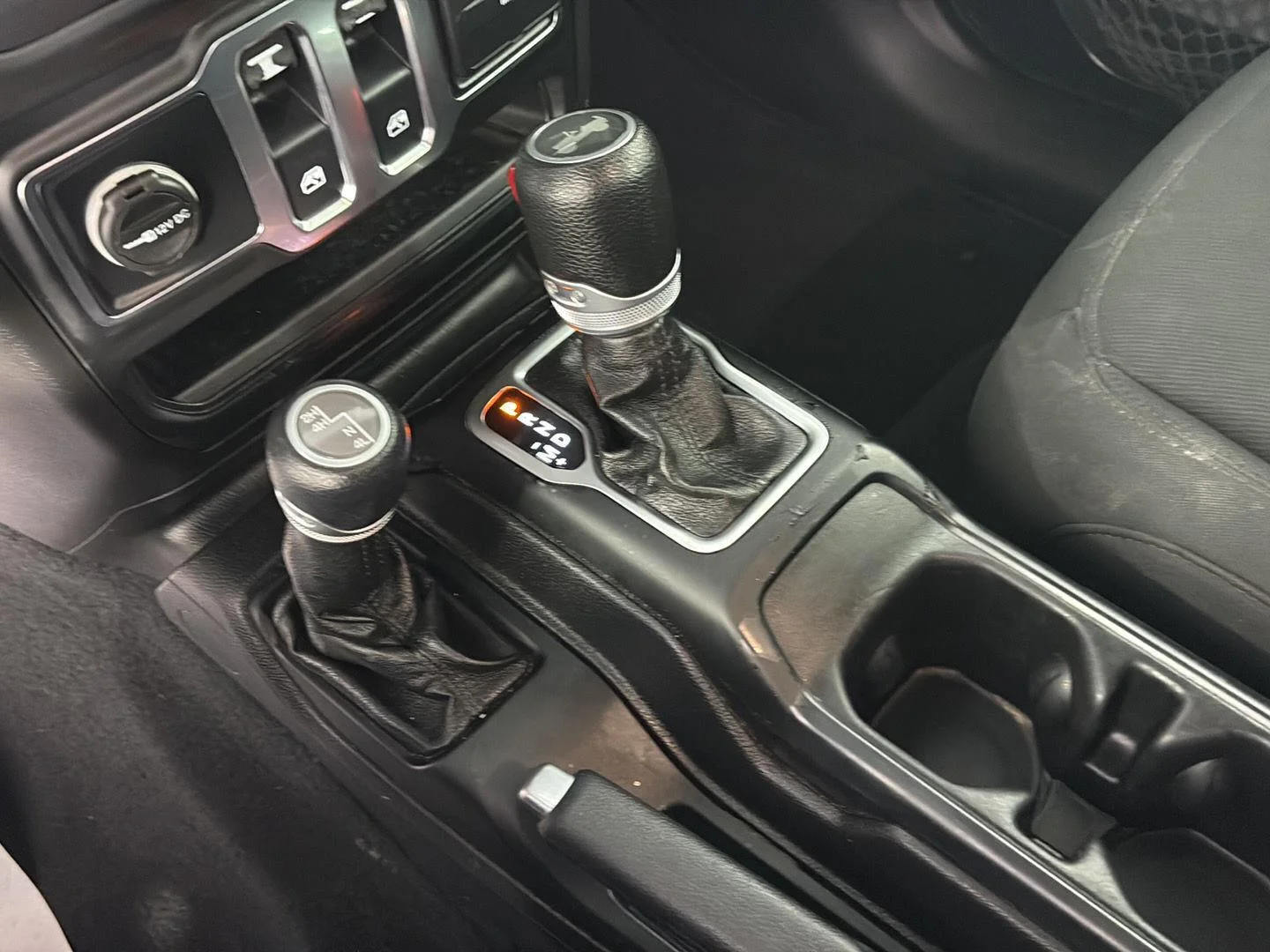 Used 2020 Black Clearcoat Jeep Sport S image 29
