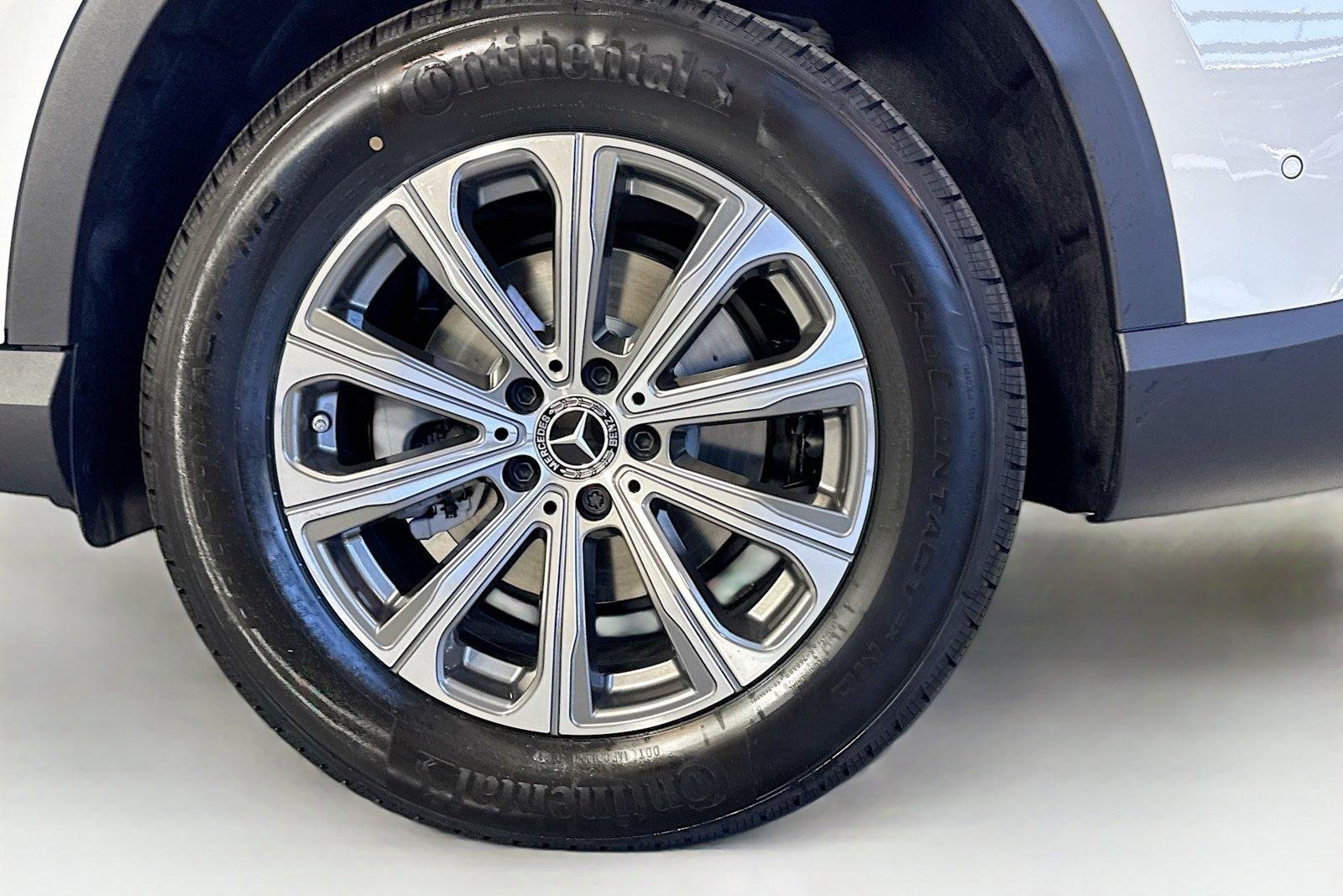 New 2026 Polar White Mercedes-Benz GLC 300 image 29