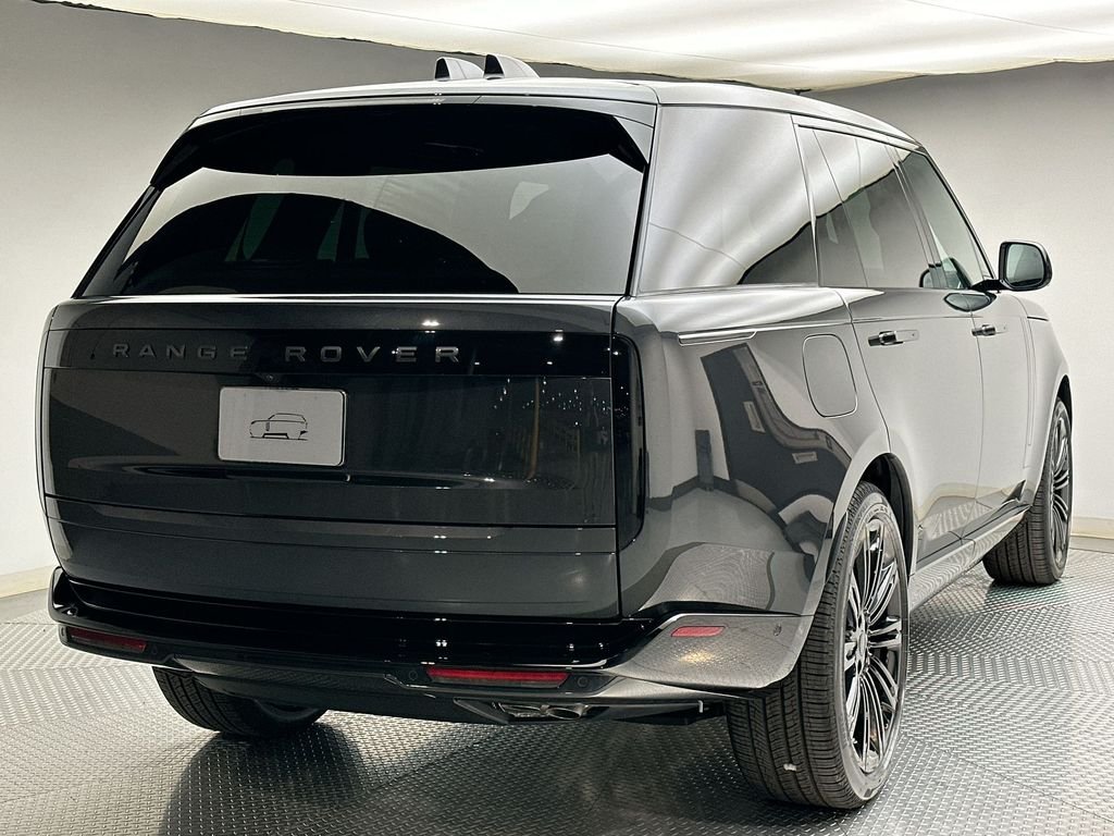 New 2026 Carpathian Gray Premium Metallic Land Rover SE image 3