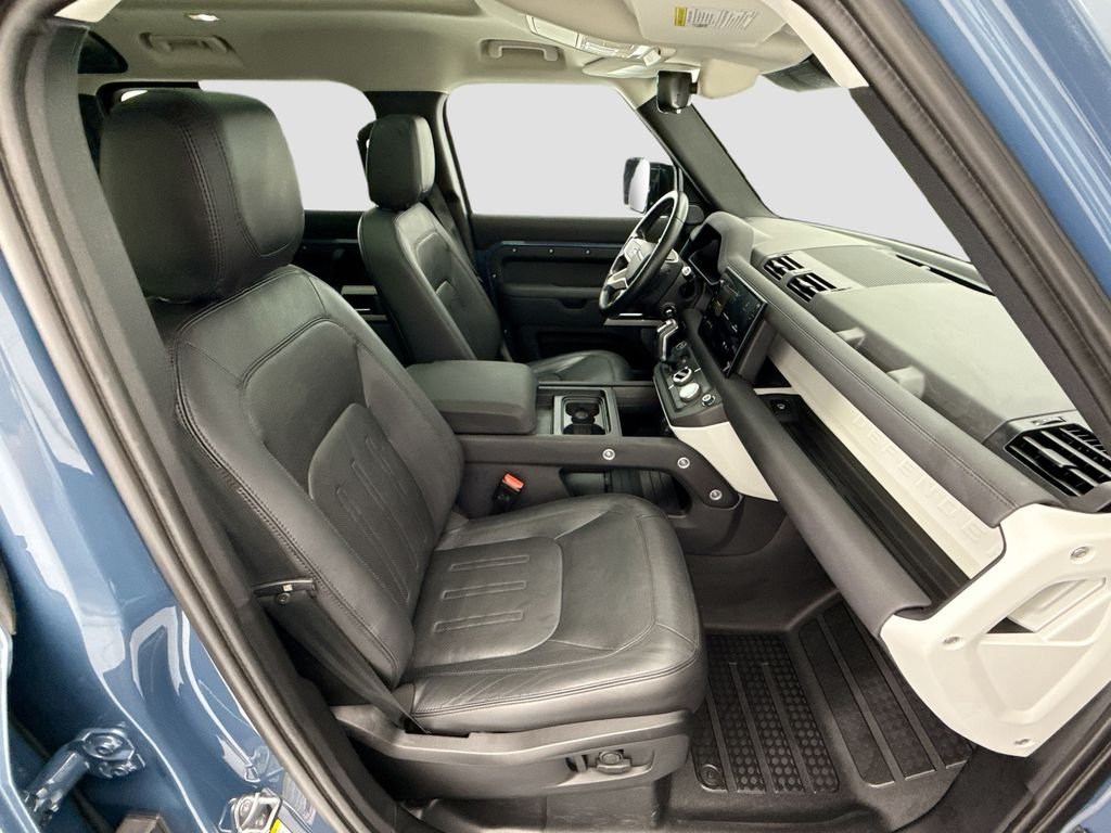 Used 2022 Tasman Blue Metallic Land Rover SE image 19