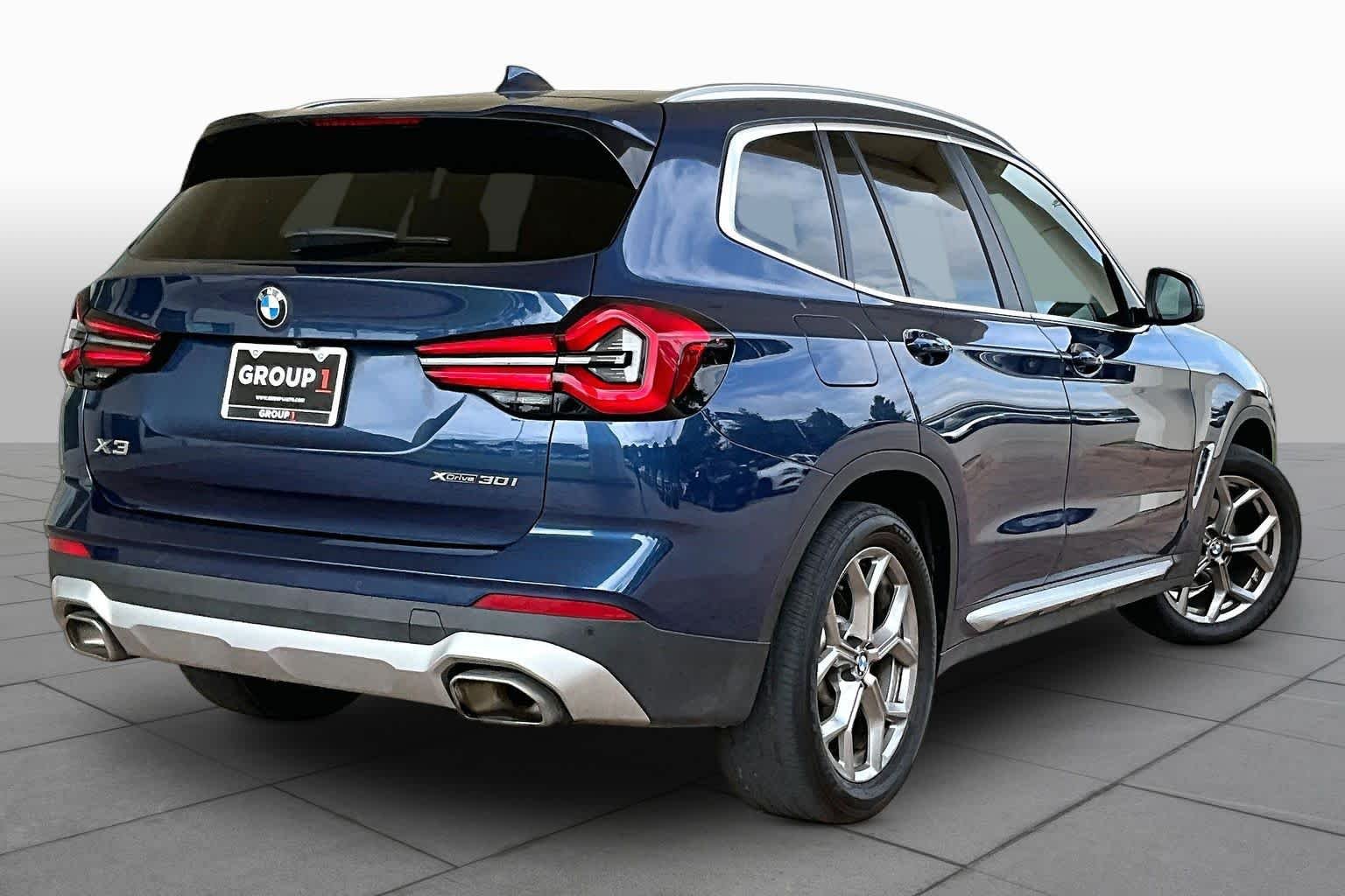 Used 2022 Phytonic Blue Metallic BMW xDrive30i image 12