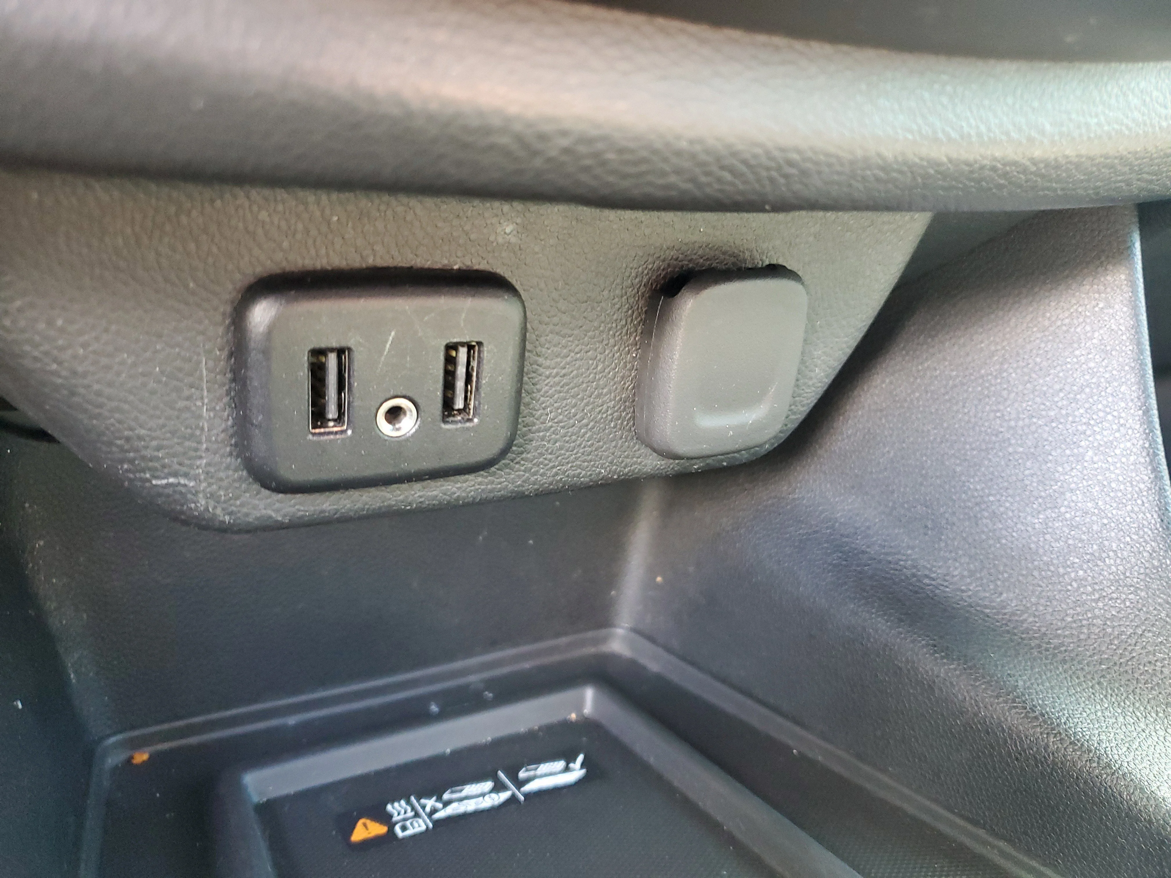 Used 2023 Summit White Chevrolet LT Cloth image 20
