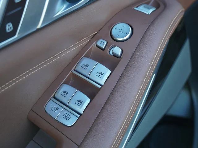 Used 2024 Brown BMW xDrive40i image 35