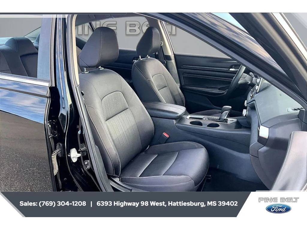 Used 2019 Super Black Nissan 2.5 S image 6