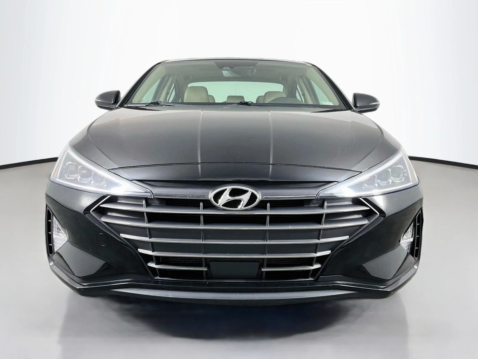 Used 2019 Hyundai Elantra Limited with VIN KMHD84LF0KU775231 for sale in Florissant, MO