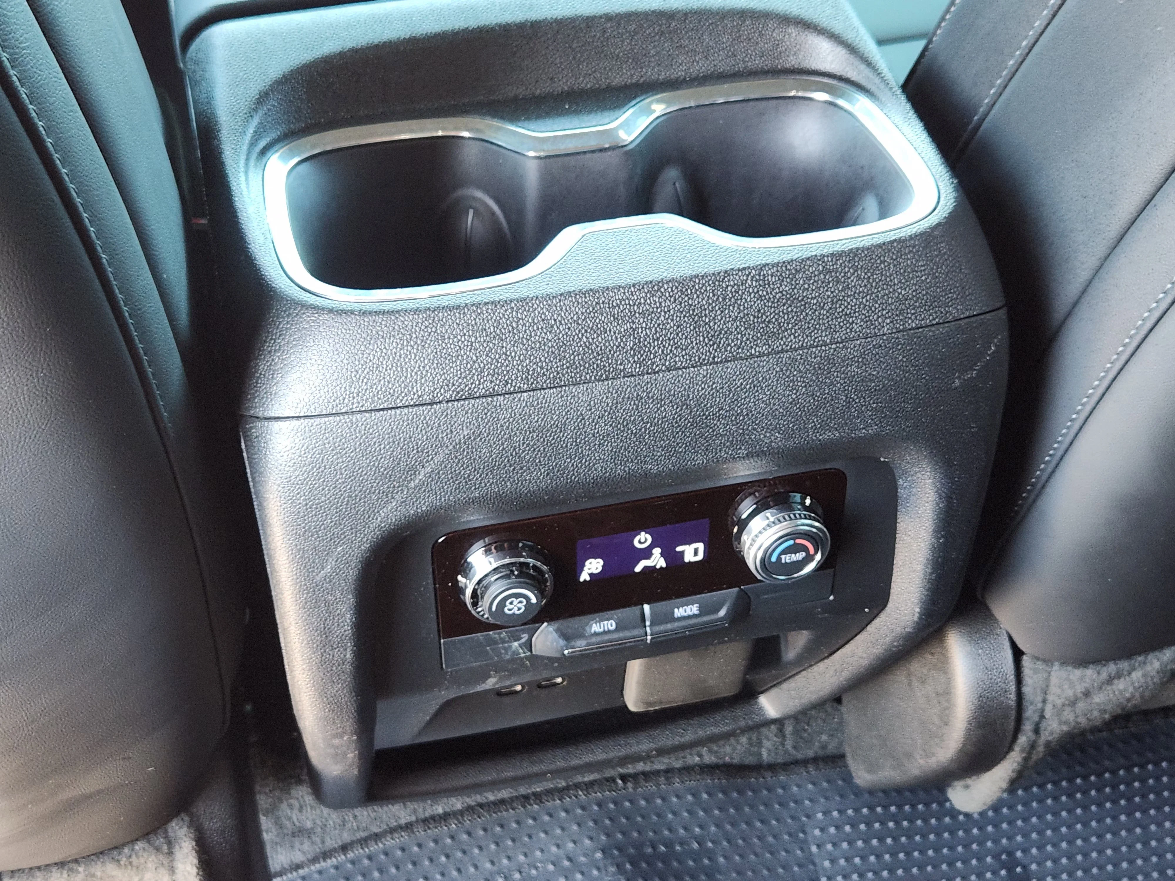 Used 2024 Summit White GMC Elevation image 31