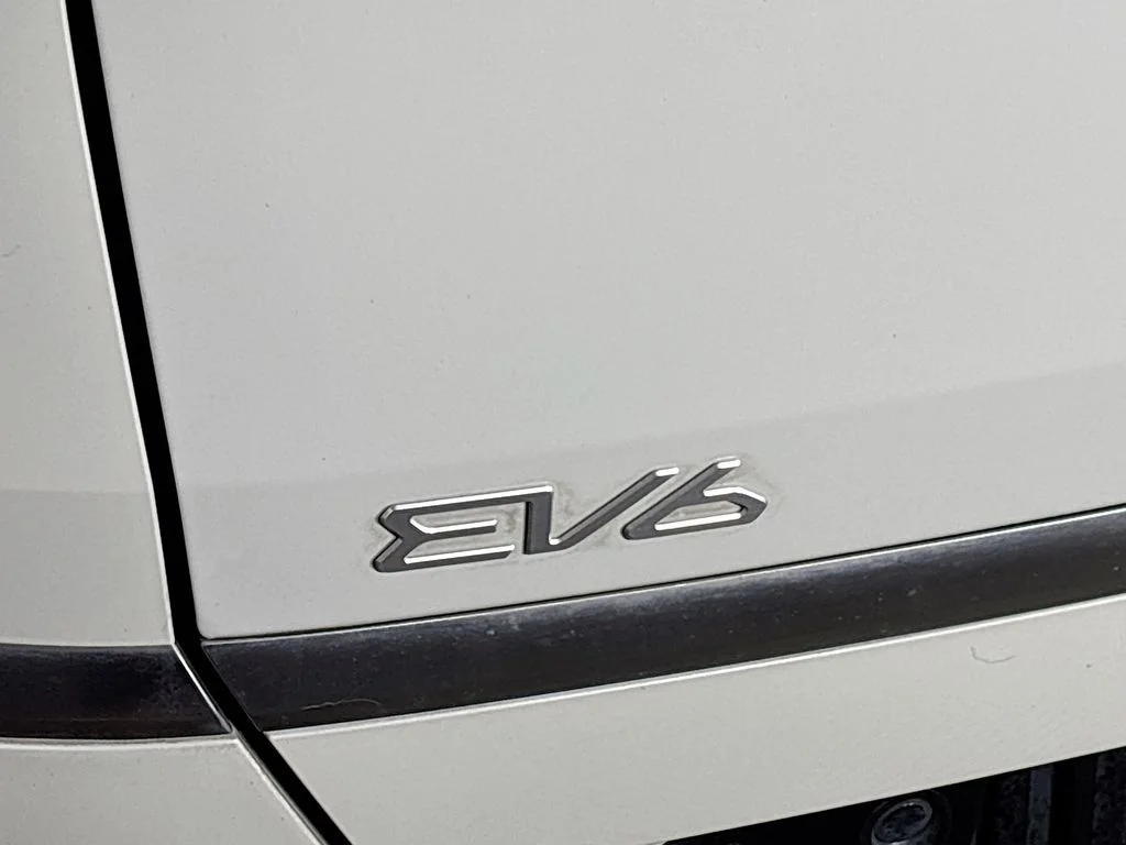 Used 2023 White Kia Wind image 24
