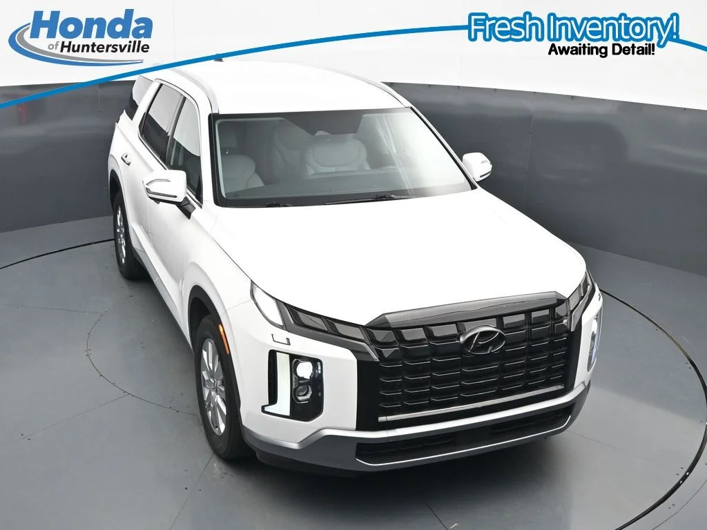 Used 2025 White Hyundai SEL image 18
