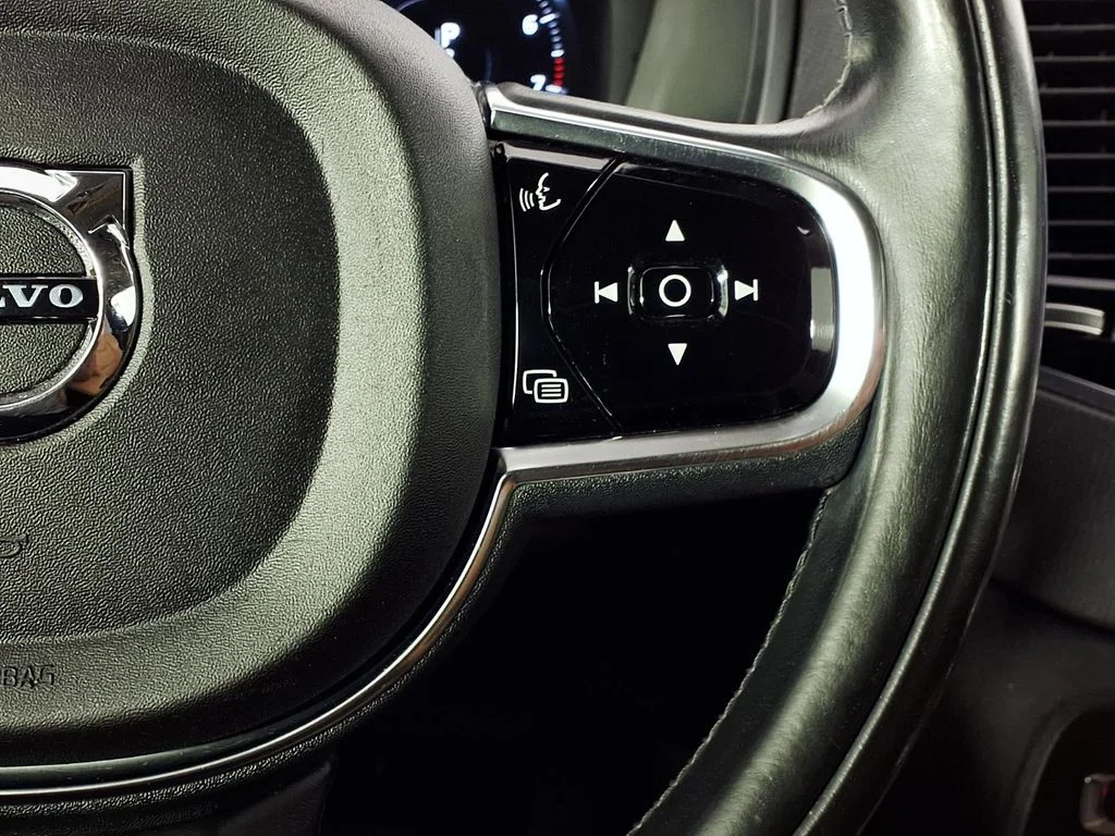 Used 2016 Black Volvo T6 Momentum image 22