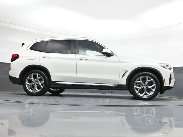 Used 2024  BMW xDrive30i image 31