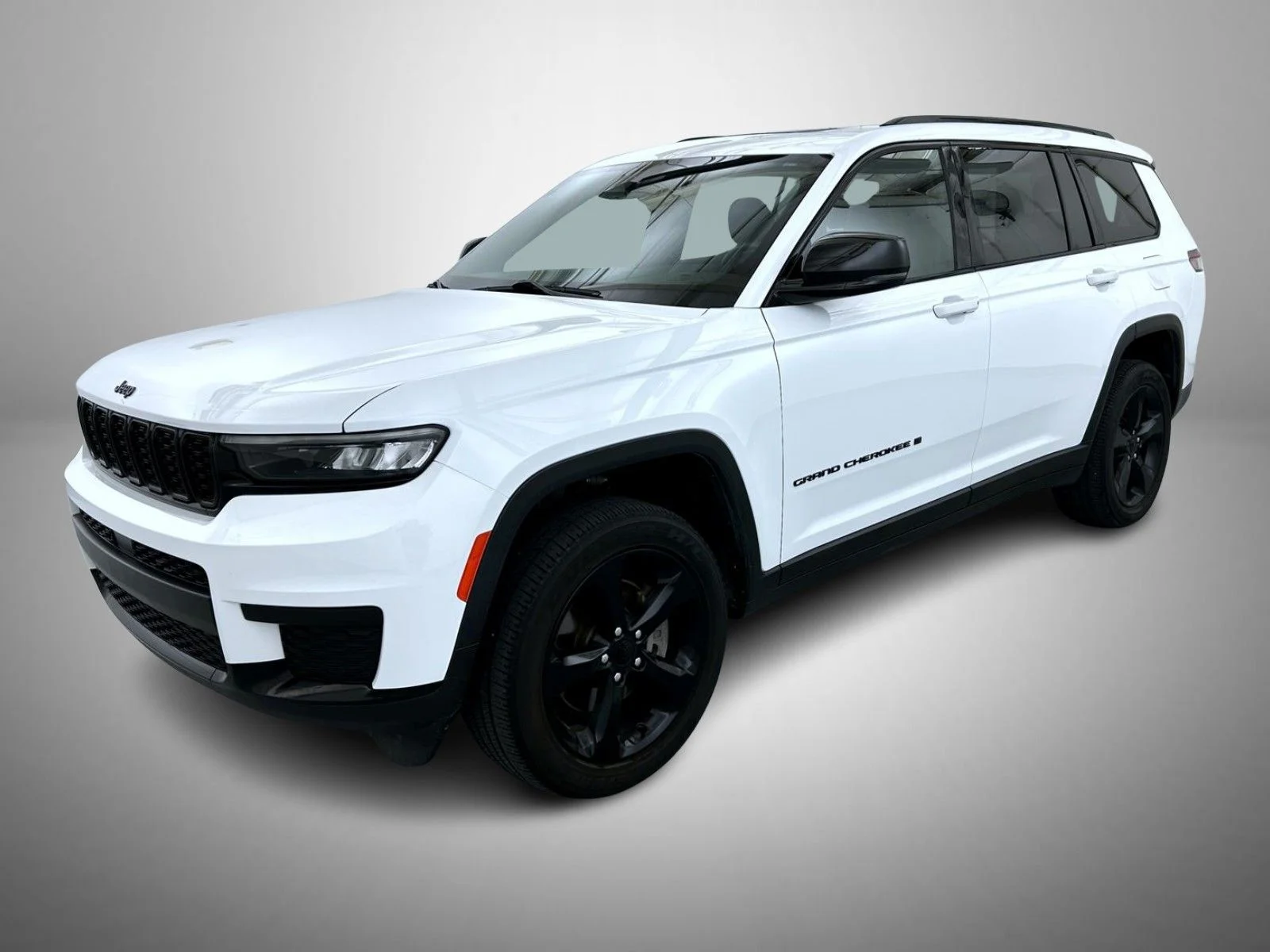 Used 2023 White Jeep Altitude image 1