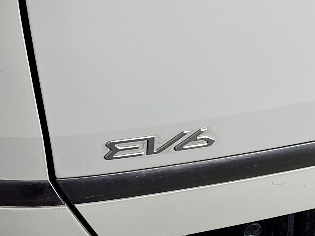 Used 2023 White Kia Wind image 24