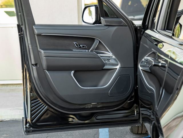 Used 2024 Santorini Black Metallic Land Rover SE image 12