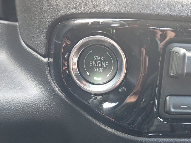 New 2026 Sterling Metallic GMC Elevation image 17