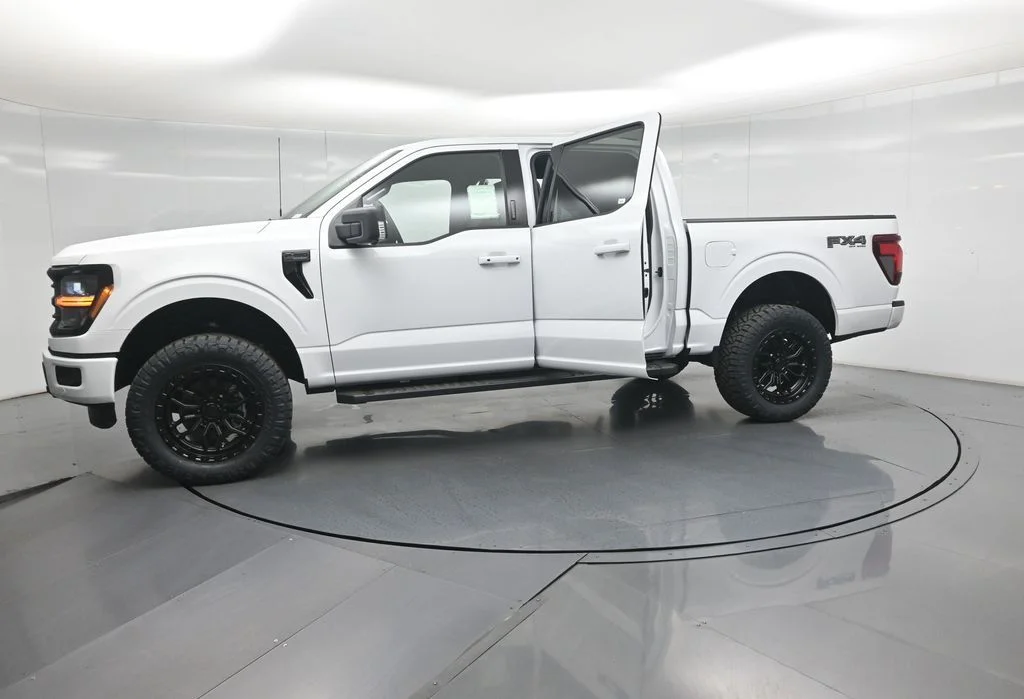 New 2026 Oxford White Ford XLT image 35