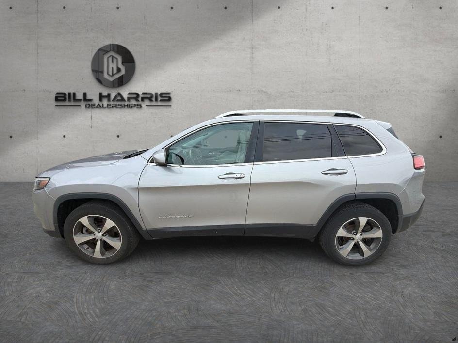 Used 2019 Silver Jeep Limited image 3
