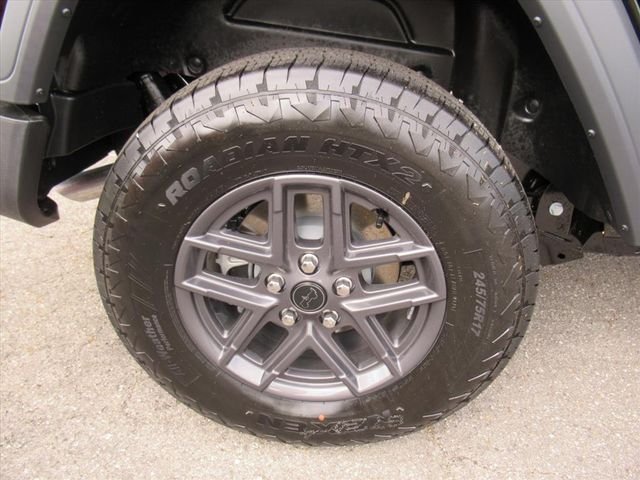 New 2026 Black Clear-Coat Exterior Paint Jeep Sport S image 8