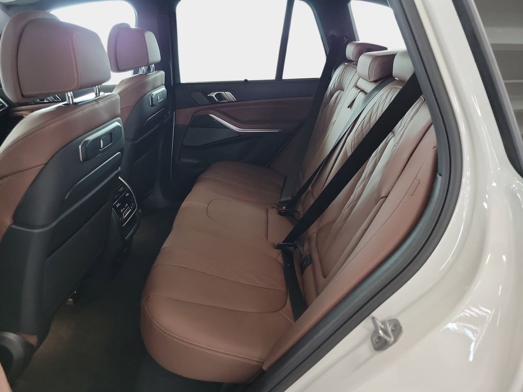 New 2026 Mineral White Metallic BMW M60i image 8