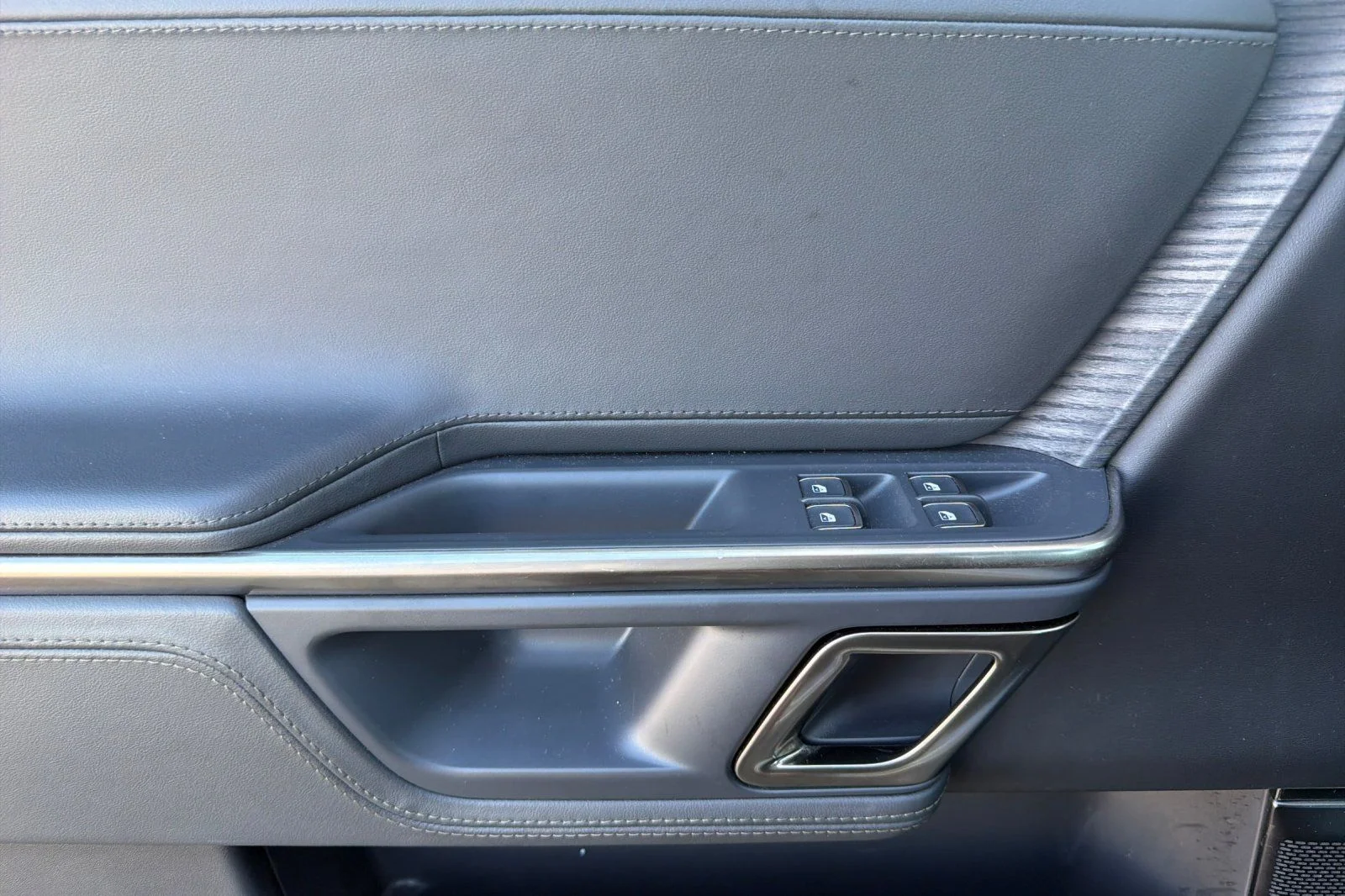 Used 2023  Rivian Adventure image 13