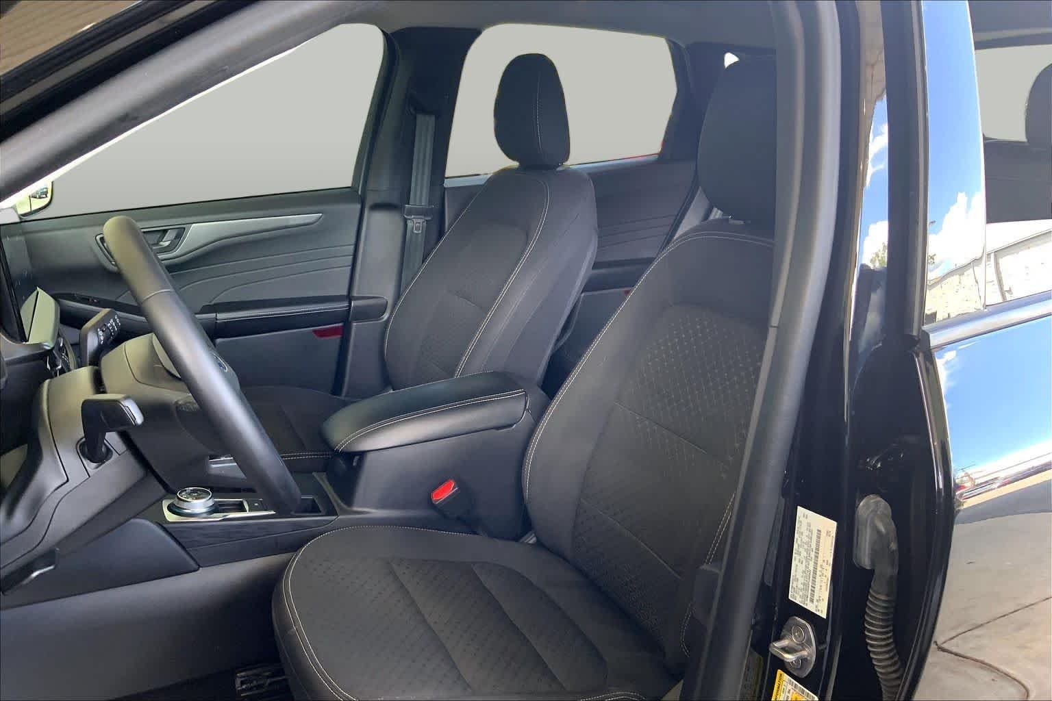 Used 2023 Agate Black Metallic Ford Active image 8
