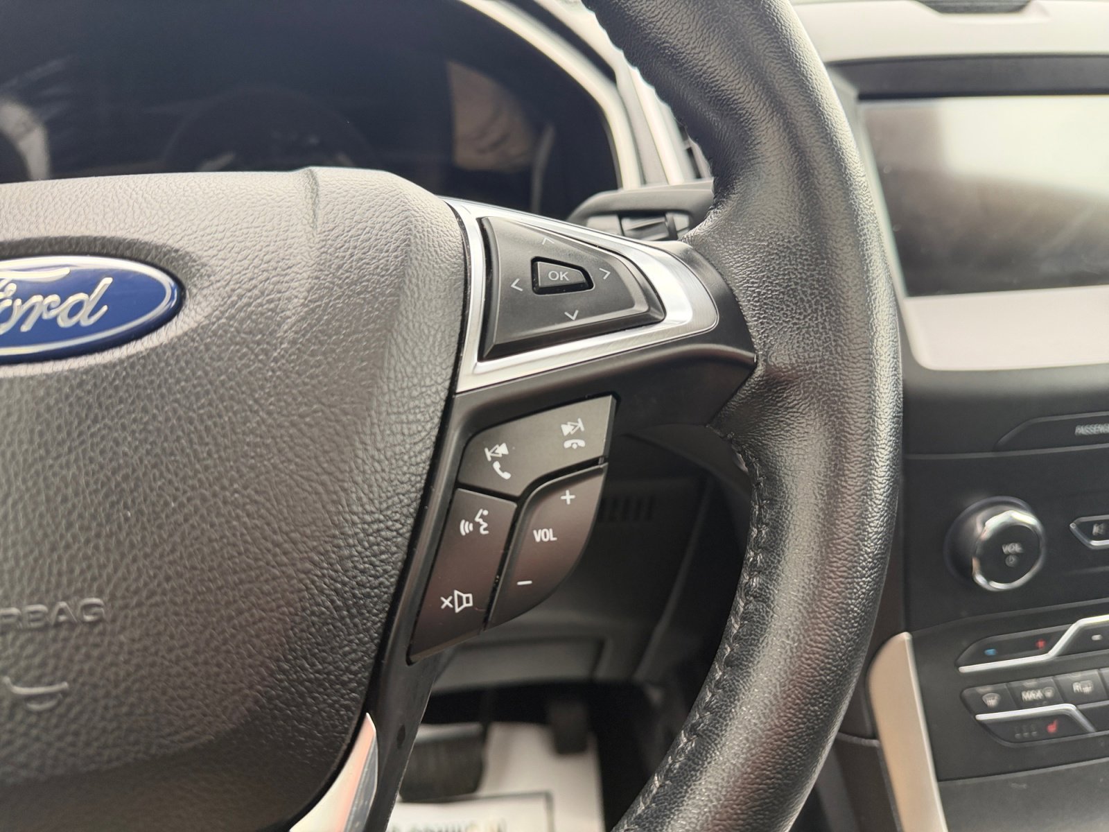 Used 2020 Black Ford SEL image 12