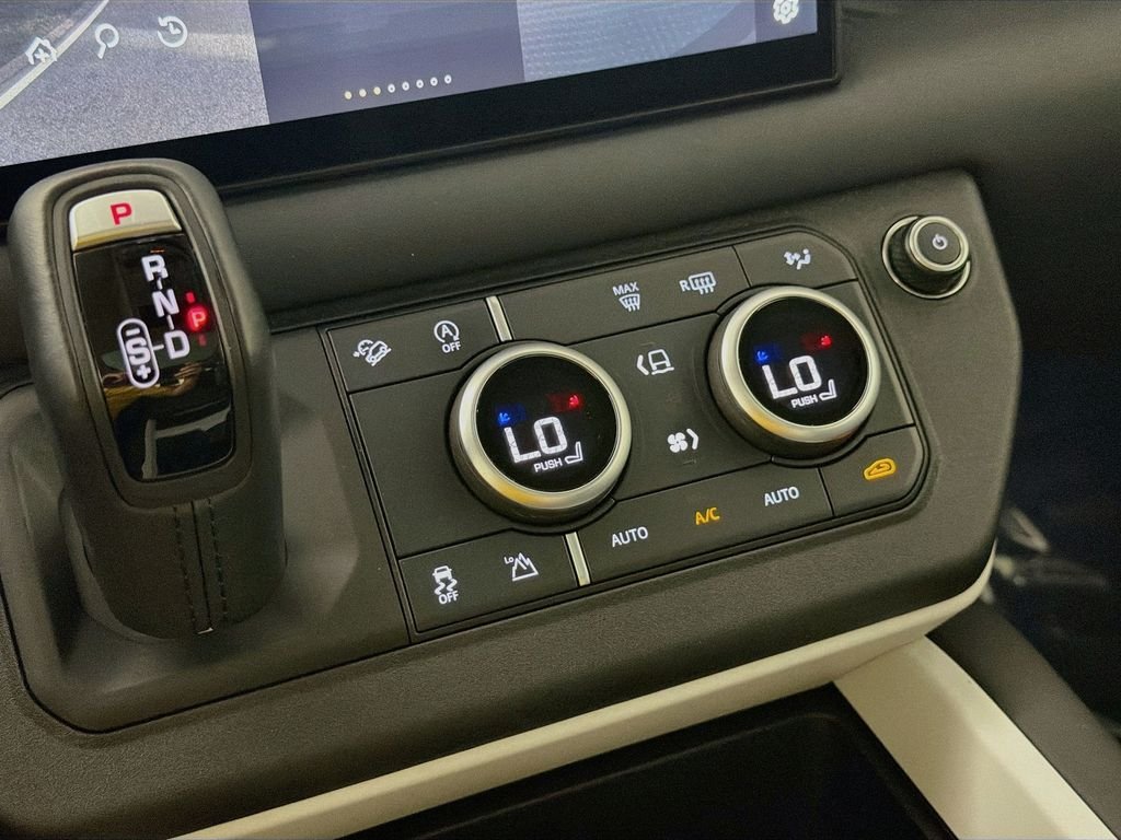 Used 2025 Black Land Rover S image 16