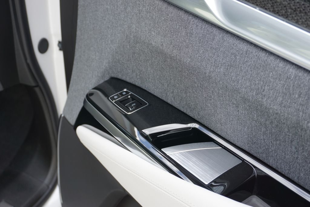 Used 2025 Crystal White Cadillac V-Series image 52