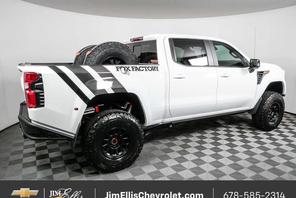 New 2025 Summit White Chevrolet RST image 2