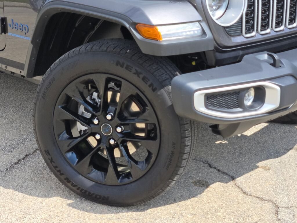 Certified Used 2025 Gray Jeep Sahara 4xe image 3