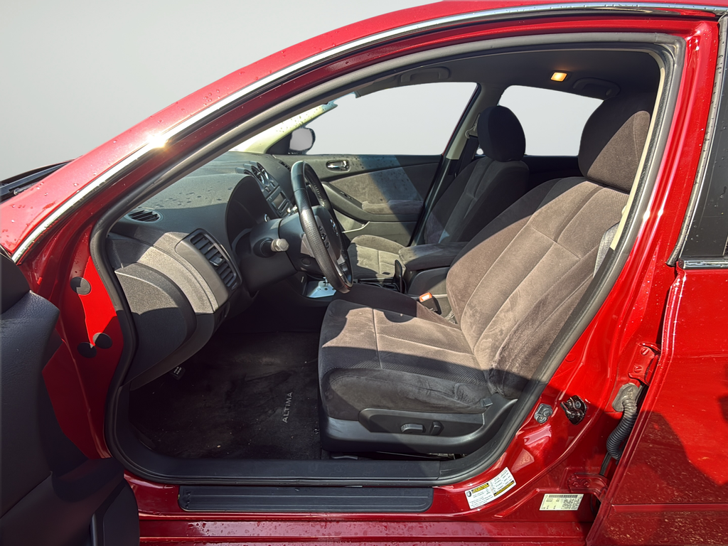 Used 2009 Red Nissan 2.5 S image 29