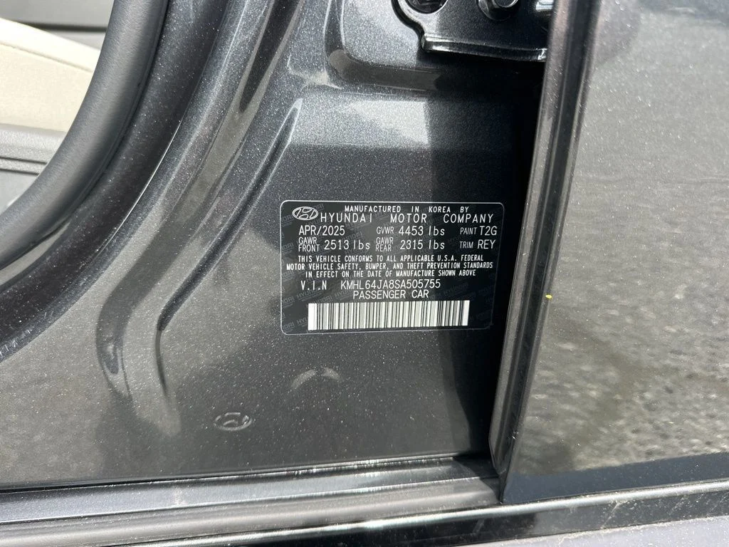 Used 2025 Gray Hyundai SEL image 31