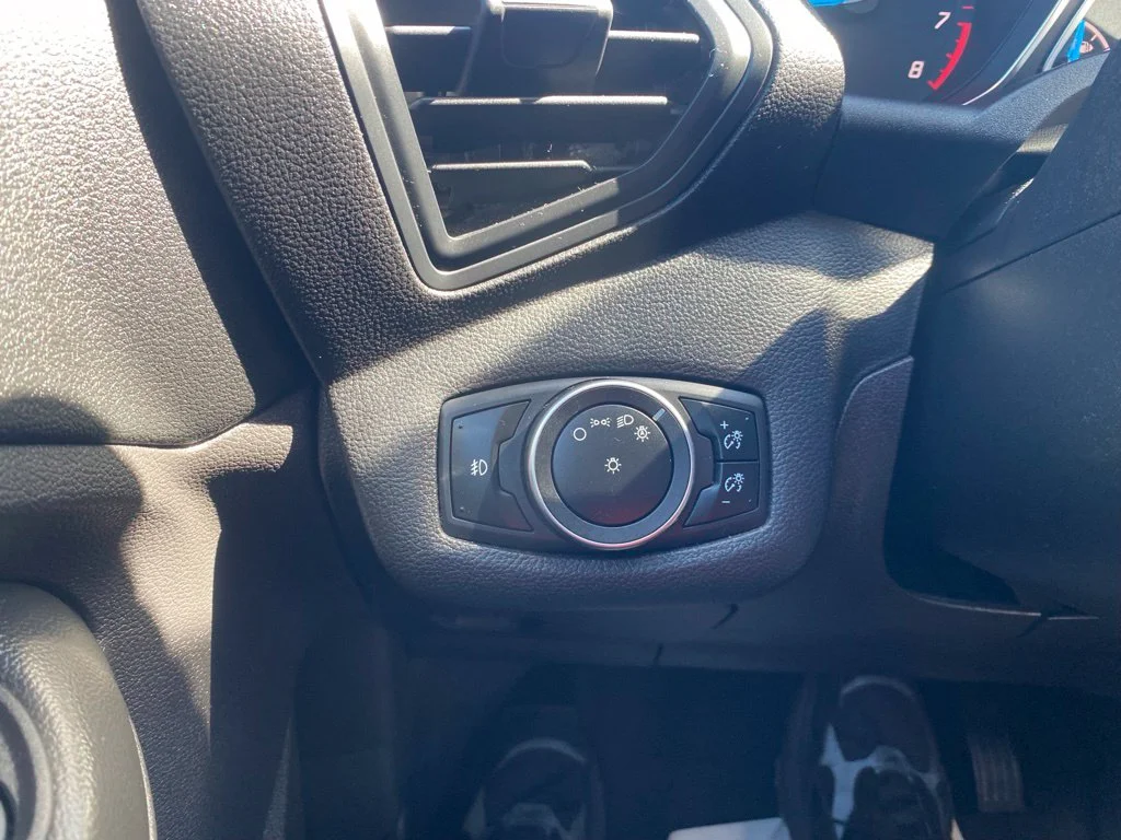 Used 2016 Silver Ford SE image 26