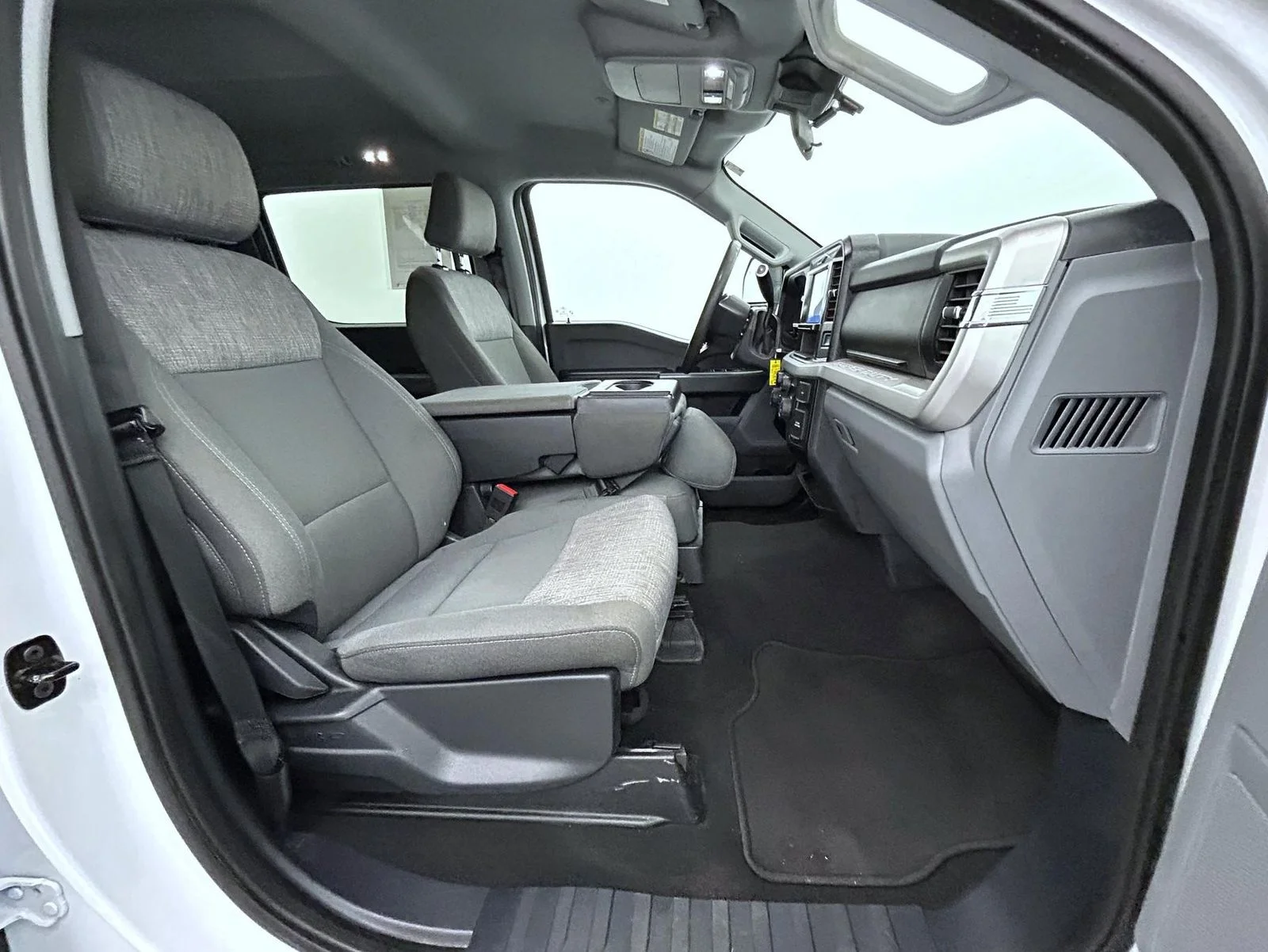 Used 2025 White Ford XLT image 15