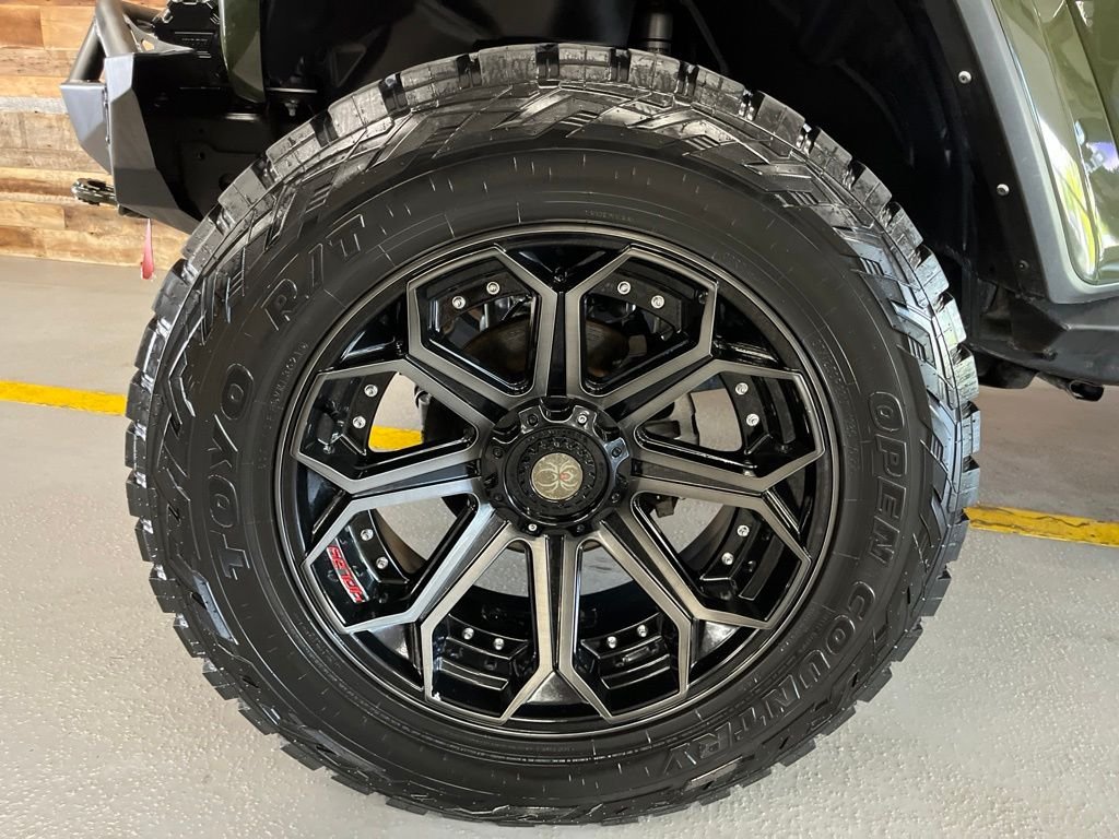Used 2021 Green Clearcoat Jeep Overland image 5