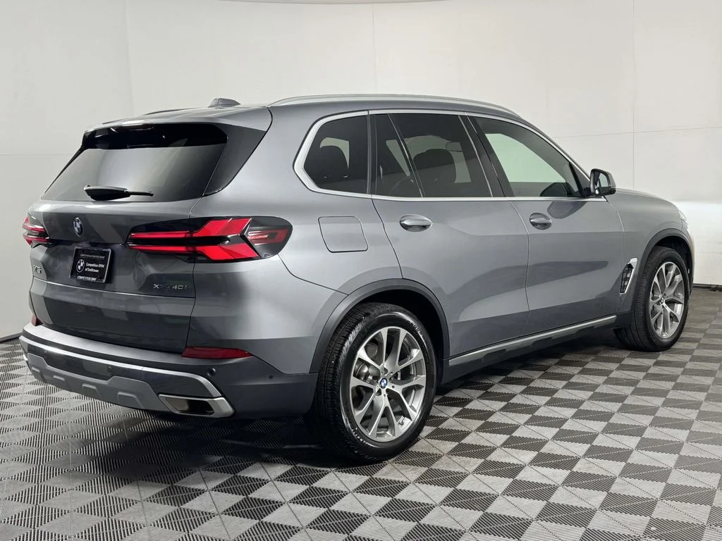 Used 2026 Gray BMW xDrive40i image 10