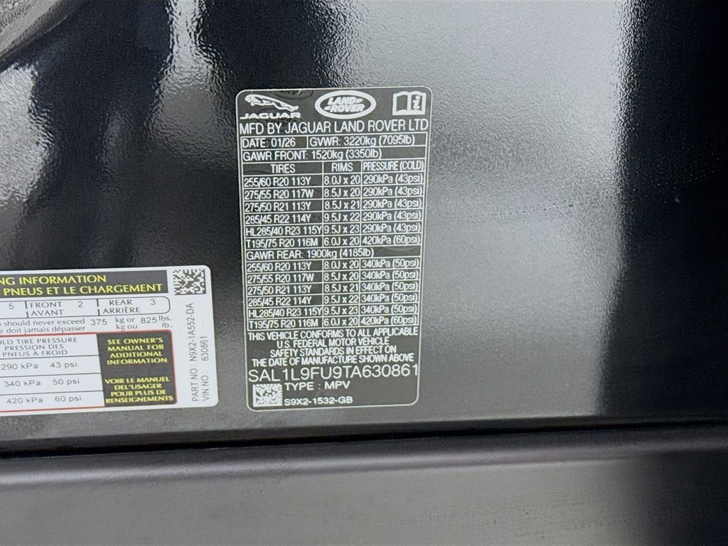 New 2026 Santorini Black Land Rover Dynamic SE image 33