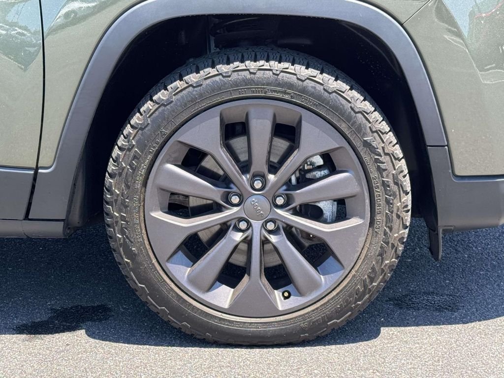 Used 2021 Green Jeep Latitude Lux image 12